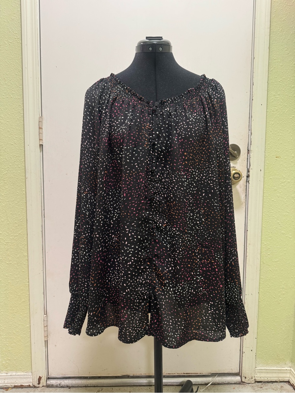 Source Unknown Black Multicolor Speckled Peasant Top